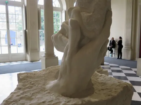 Beautiful sculptures about human bonds (mother and child, lovers) in an 18th-century elegant mansion.