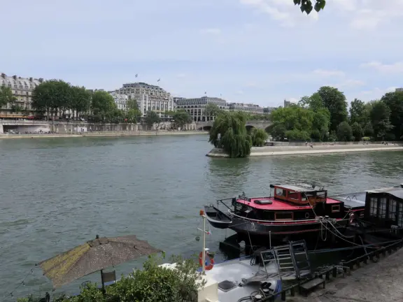 It's wonderful to stroll along in the shade, past the adorable bookseller stands on the Left Bank of the Seine River!