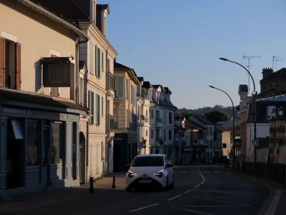 Charming streets around Saint Anthony of Padua Church, and a relaxing place to stay if you want to see Versailles Palace and Gardens.