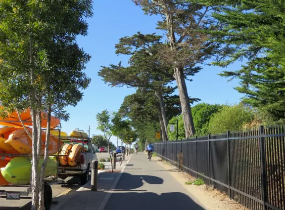 Coffee shop and cafes, plus a dedicated bike path that runs for 1.1 km from Dinosaur Caves Park to the elementary school.