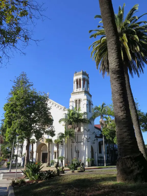 An oasis of wide green lawns, tall palms, and plump pines in the middle of the city.