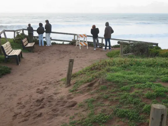 Wonderful paths, lookouts, and picnic tables on cliffs over the sea!