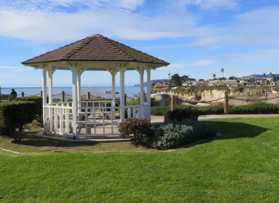 A great place to picnic or marry, with sea caves and jutting sea rocks below cliffs of hanging flowers.