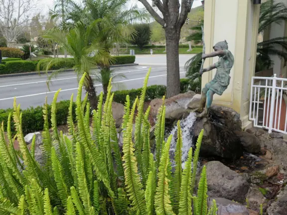 Beautiful mall with bell tower, stained glass lamps, fountains, murals, flowers, sculptures of children, mega bookstore, cinemas, and restaurants.