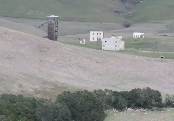 Wonderful 1.6 mile out-and-back uphill trail with 360 degree views! A good trail for winter. 18% grade max- steep the whole way.