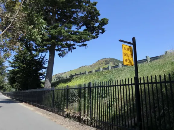 Coffee shop and cafes, plus a dedicated bike path that runs for 1.1 km from Dinosaur Caves Park to the elementary school.