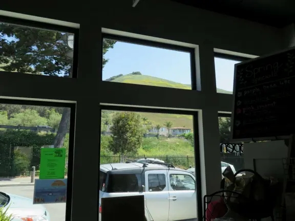 Coffee shop and cafes, plus a dedicated bike path that runs for 1.1 km from Dinosaur Caves Park to the elementary school.