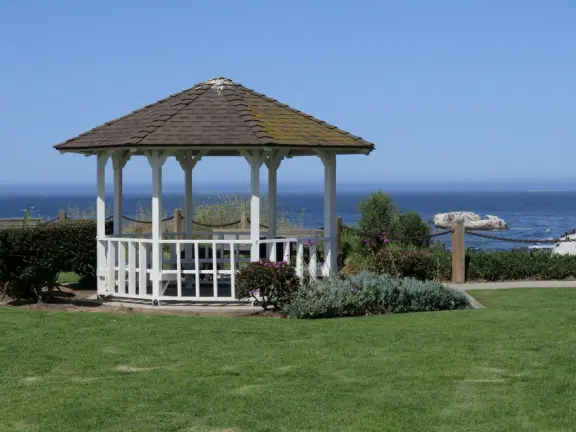 A great place to picnic or marry, with sea caves and jutting sea rocks below cliffs of hanging flowers.