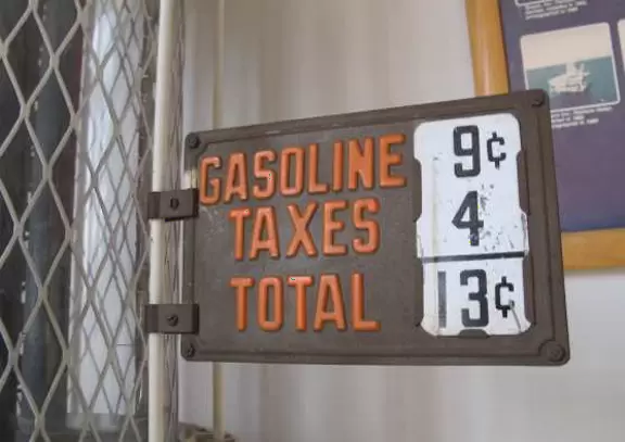 Attractive museum with working 1890s oil rig kids can watch go up and down!