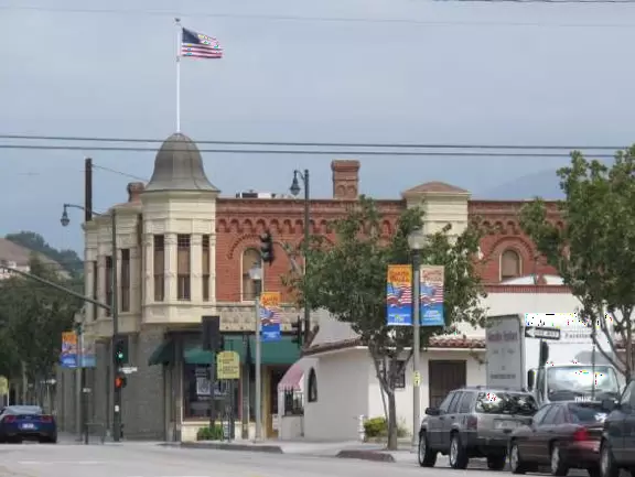 Attractive museum with working 1890s oil rig kids can watch go up and down!