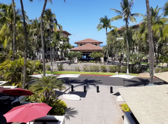 A ritzy mall with beautiful trees, public spaces, breezy restaurants, and a good coffee shop.