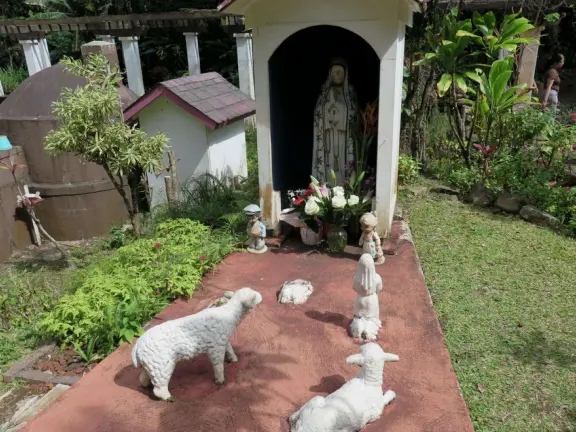 A gorgeous public garden under high mountain ridges, with dwellings representing the many cultures that are found in Maui: Portuguese, Chinese, Japanese, Filipino, Hawaiian, and New England.