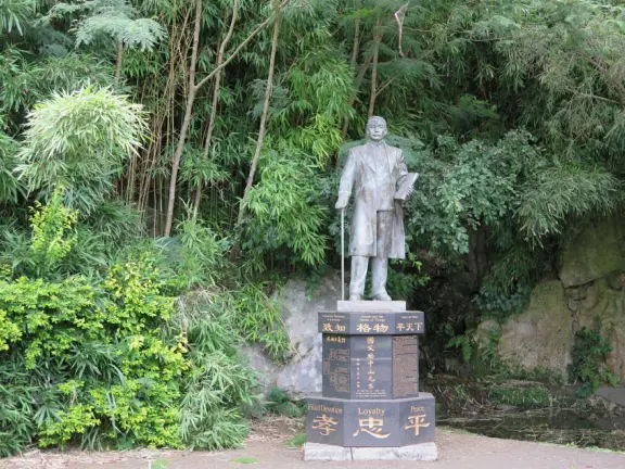 A gorgeous public garden under high mountain ridges, with dwellings representing the many cultures that are found in Maui: Portuguese, Chinese, Japanese, Filipino, Hawaiian, and New England.
