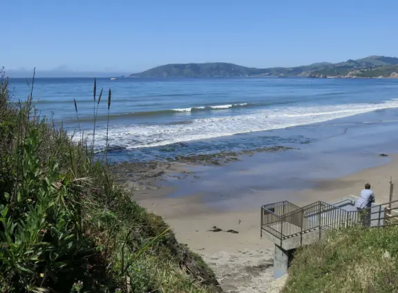 Walkway on the cliffs, in front of the resorts, that's bliss at sunset and in springtime when there are flowers galore. Take stairs down to a sheltered cove with tide pools.