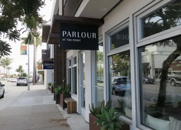 Unattractive town, with some cute cafes, bakeries, coffee shops, and breweries on the formerly-industrial Westside. The redwood forest areas are where this town shines.