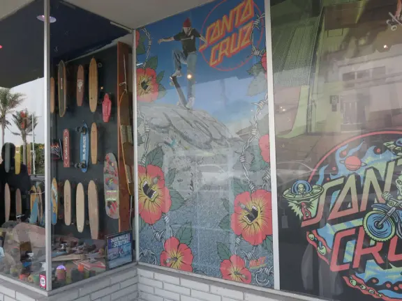 Unattractive town, with some cute cafes, bakeries, coffee shops, and breweries on the formerly-industrial Westside. The redwood forest areas are where this town shines.