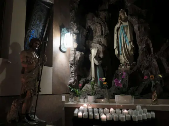 Also known as Little Italy, North Beach is a famous neighborhood of the beat poets, with great Italian sidewalk cafes and jazz bars.