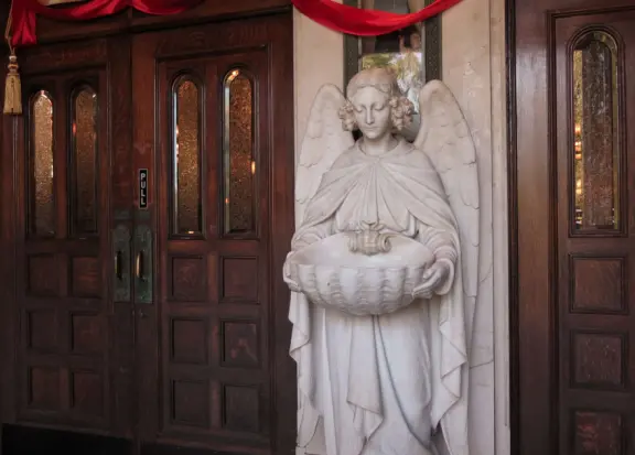 Also known as Little Italy, North Beach is a famous neighborhood of the beat poets, with great Italian sidewalk cafes and jazz bars.