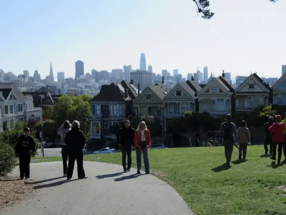 Pretty hilltop park with views of San Francisco's skyline, and the famous Painted Ladies.