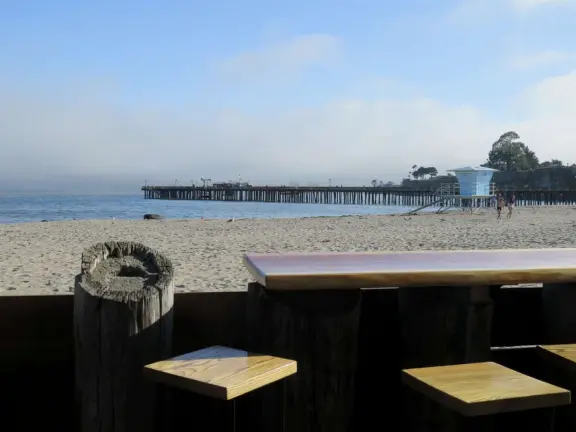 Cheerful, pretty town by the ocean!