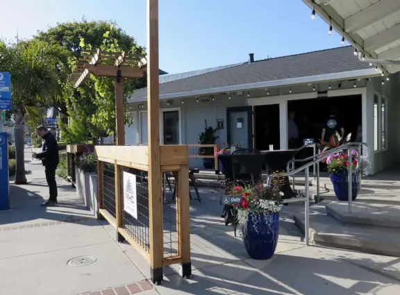 Cheerful, pretty town by the ocean!