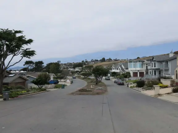 Wooden oceanfront one-mile-long boardwalk lined with scrub and flowers, atop the cliffs. Good views of the coastline. More trails on the hills above.
