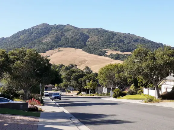 Two mile walk in neighborhood with few streets crossings, and wonderful mountain views!
