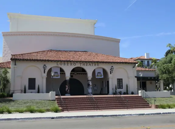 A walk amongst Santa Barbara's colonial history and beautiful Spanish-Moorish architecture.