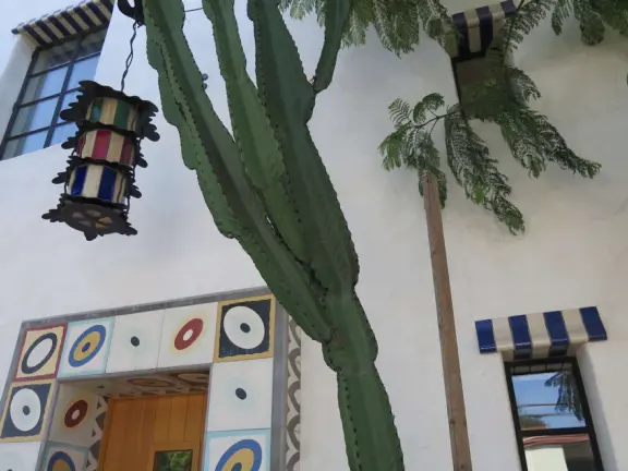 A walk amongst Santa Barbara's colonial history and beautiful Spanish-Moorish architecture.