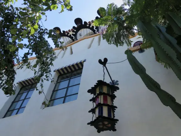 A walk amongst Santa Barbara's colonial history and beautiful Spanish-Moorish architecture.
