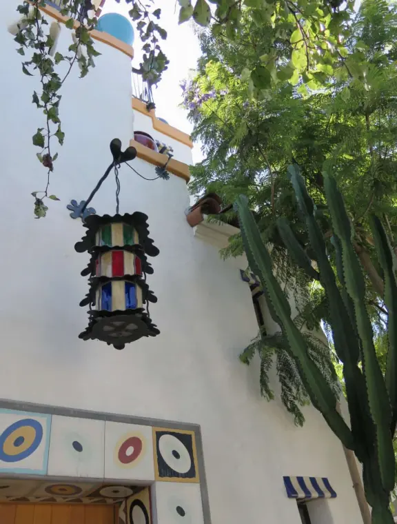 A walk amongst Santa Barbara's colonial history and beautiful Spanish-Moorish architecture.