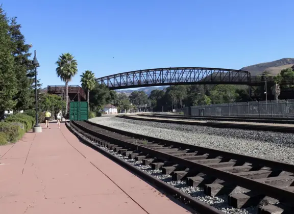 Railroad station with a few popular cafes, and small museum with beautifully-restored 1926 cafe-observation car and a model railroad of SLO county upstairs.