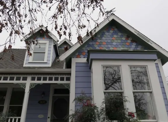 Cute toddler playground, workout station, community garden, basketball courts, lawn with views of Cerro San Luis, and Victorian houses, a block from the main downtown strip. Currently, a crime problem.