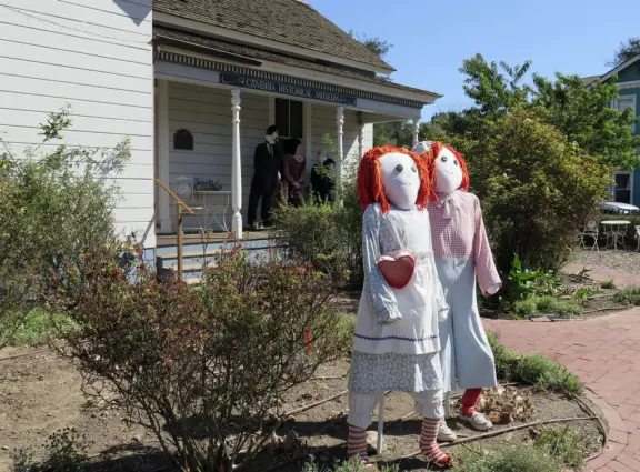 Dozens of scarecrows around Cambria East, Cambria West, Moonstone Drive, and San Simeon! In front of businesses. Very fun!