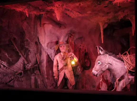 Animatronic theme park ride similar to Disney but in a much easier and nicer place to bring your family!