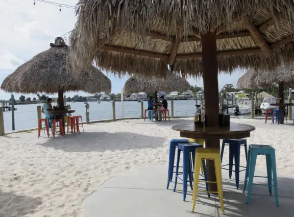 Crystal River is an old Florida town with houses on canals full of natural springs that make the water clear. There are some nice restaurants on the waterfront and on Citrus Ave, the main strip.