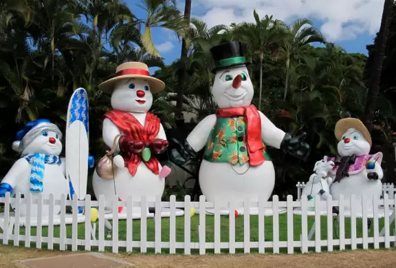 Ornate palace with lawns, banyan tree, and barracks that look like a medieval fort. Other historical buildings and museums as well- plenty to see and do!
