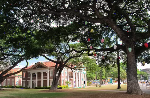 Ornate palace with lawns, banyan tree, and barracks that look like a medieval fort. Other historical buildings and museums as well- plenty to see and do!