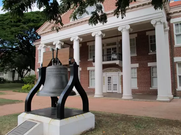 Ornate palace with lawns, banyan tree, and barracks that look like a medieval fort. Other historical buildings and museums as well- plenty to see and do!