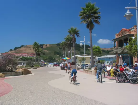 Colorful, pretty main street and boardwalk, with great cafes, lovely ship playground, and mesmerizing yellow cliffs.