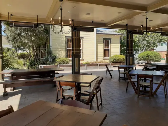 A pretty beachside town, with a wooden pier and wide windy beach with perfect views of Morro Rock, and colorful houses with gardens, backed by gently-sloping hills.