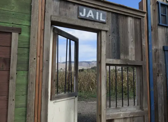 Coffee shop, food court, ice cream and pastry shops, brewery, gift shop and market, outdoor public spaces with fire pit and tables and selfie spots galore, farm with donkeys, goats, and alpaca! Also called San Luis Ranch.