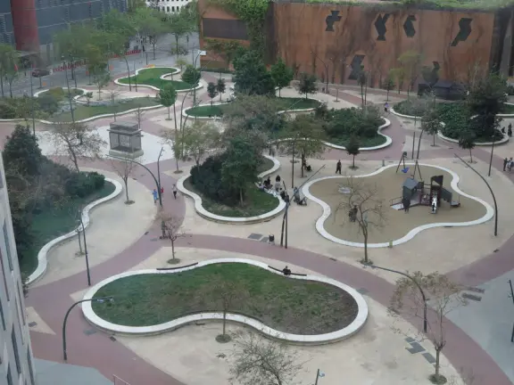 A modern, revitalized neighborhood with glass highrise hotels and offices, but intense sewer smells. Rambla del Poblenou is a good alternative to La Rambla, with locals rather than tourists.