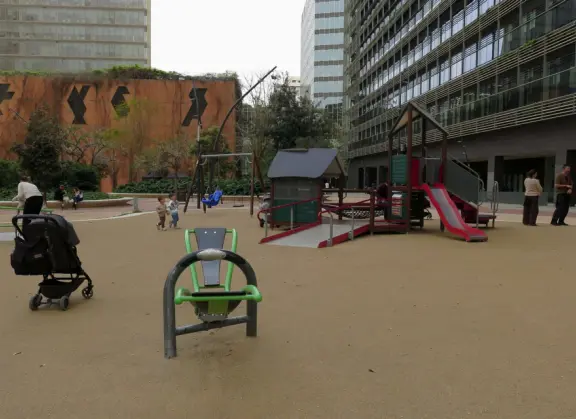 A modern, revitalized neighborhood with glass highrise hotels and offices, but intense sewer smells. Rambla del Poblenou is a good alternative to La Rambla, with locals rather than tourists.