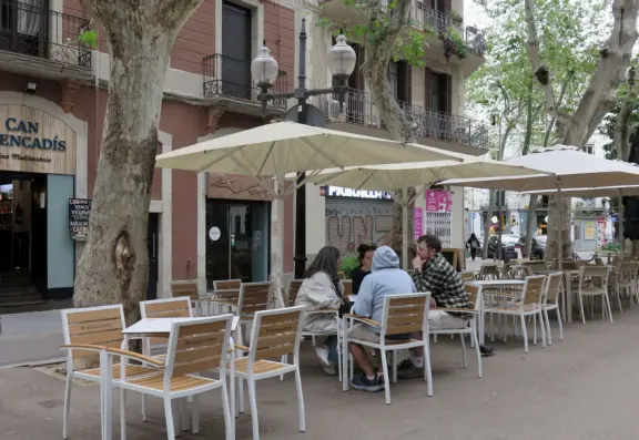 A modern, revitalized neighborhood with glass highrise hotels and offices, but intense sewer smells. Rambla del Poblenou is a good alternative to La Rambla, with locals rather than tourists.