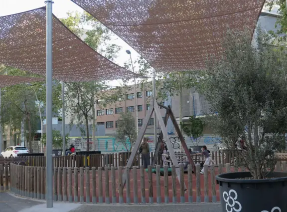 A modern, revitalized neighborhood with glass highrise hotels and offices, but intense sewer smells. Rambla del Poblenou is a good alternative to La Rambla, with locals rather than tourists.
