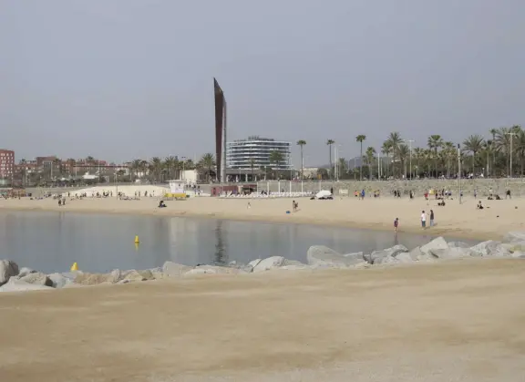 A flat, straight beach with a wide boardwalk where fitness reigns supreme! It reminded me of Venice Beach in California.