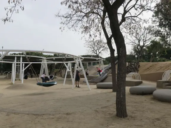 A flat, straight beach with a wide boardwalk where fitness reigns supreme! It reminded me of Venice Beach in California.