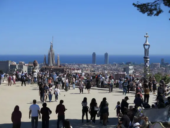 Crowded park with ocean views from the lookout plaza. The most amazing part is the Hypostyle Room underneath the plaza, with huge columns covered in mosaics.