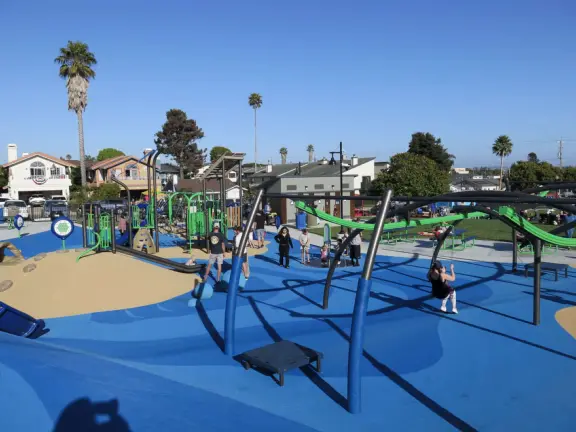 City park with amphitheatre, huge lawn, and incredible playground for kids! Fantastic free summer concerts!